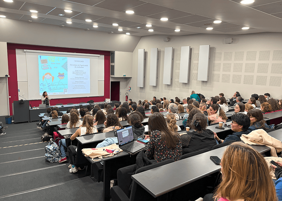 Collégiennes et lycéennes réunies à l'occasion de cette dernière journée © université de Bordeaux