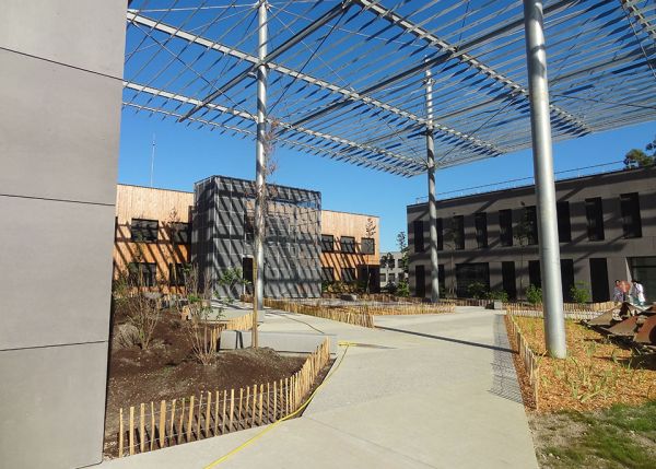 Photo : Patio bâtiments B5 et B6