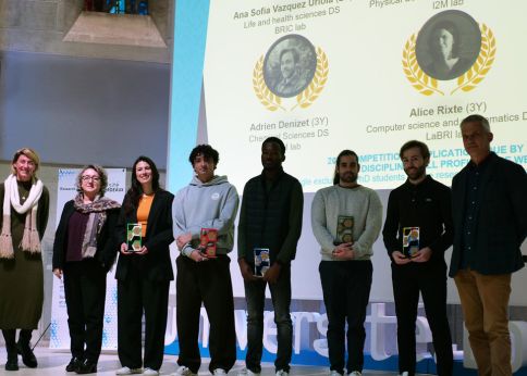 Photo Etienne Duguet, Vice-President in charge of innovation at the University of Bordeaux (on the right in the photo), presented the trophies to the winners of the Mature your PhD+ prize. © university of Bordeaux