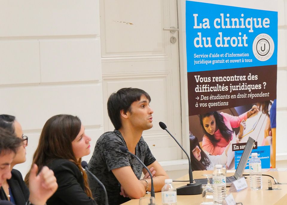 Le SIJ ( service d'information juridique) de la Clinique du droit reçoit le grand public les mardis et jeudis soirs sur rendez-vous © université de Bordeaux
