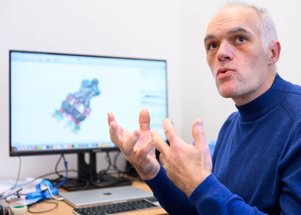 Bordeaux se positionne parmi les plus grands centres de cryomicroscopie électronique en France explique Rémi Fronzes © Gautier Dufau
