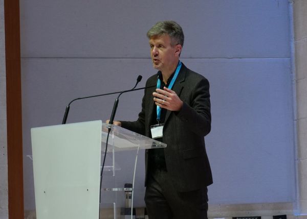 Photo : Martin Teichmann, directeur de l'école doctorale Sciences de la vie et de la santé, a animé la cérémonie © université de Bordeaux