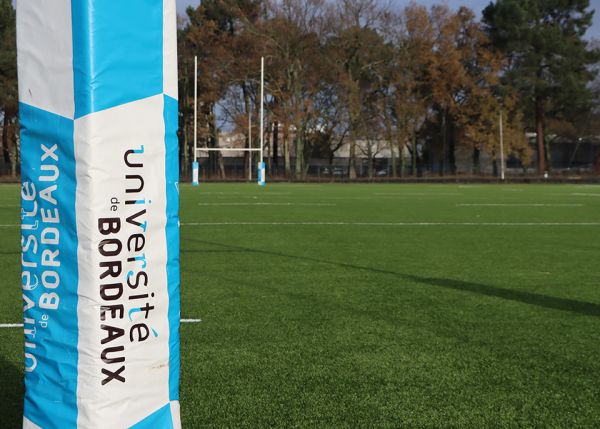 Photo : Les terrains de rugby synthétiques du campus Rocquencourt @université de Bordeaux