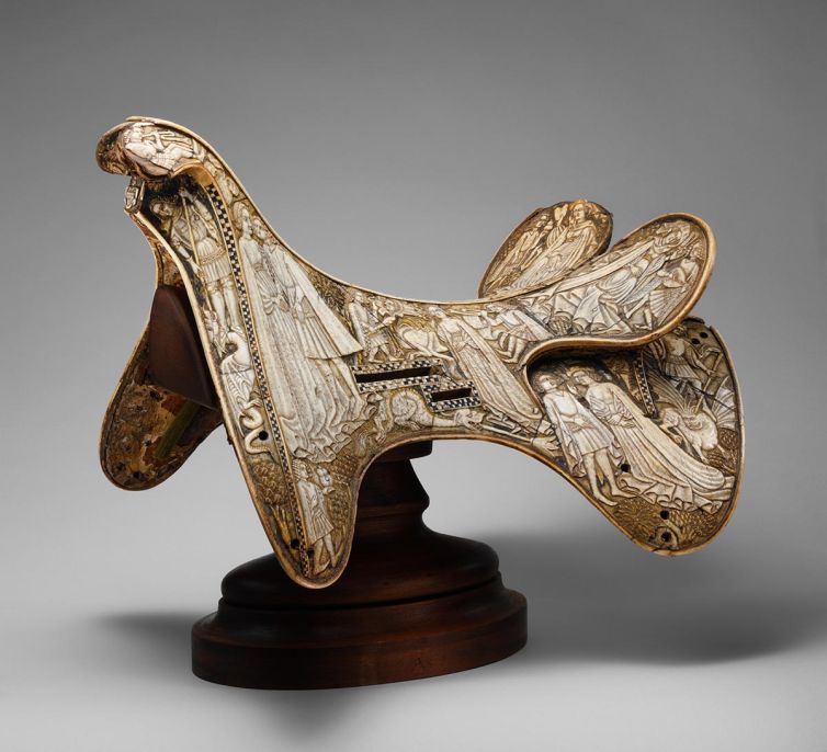 Une selle en ivoire datée de la période médiévale Bohême Bohême (région historique d'Europe centrale, actuellement l'une des composantes de la République Tchèque) © MET