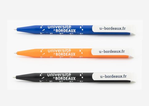 Photo Stylo bille en bioplastique - Fabriqué en Europe - A base de canne à sucre - Coloris marine, orange, noir - PU TTC : 0,65 €