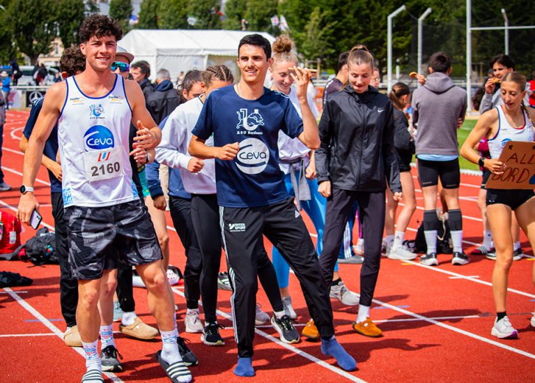 Photo : Equipe d'athlétisme de l'ASUBx @Rémi Puyau--Bernos