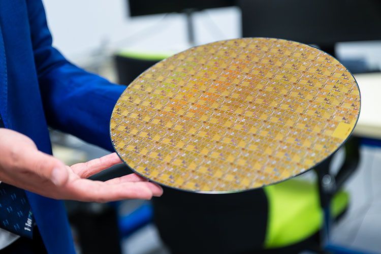 This very thin sheet of semiconductor material, called a wafer, can contain tens of thousands of chips. © Gautier Dufau