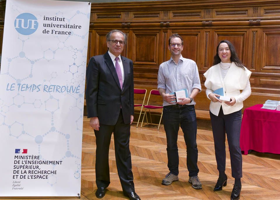 Yamina Meziani et Jean-Christophe Baret lors de la cérémonie avec Elyès Jouini, administrateur de l'IUF © Yannick Boschat / IUF